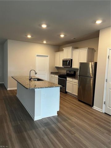 1520 Waltham LN, Newport News, VA 23608