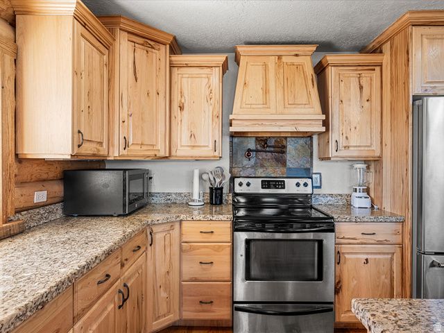 2372 S HIDAWAY CIR, Garden City, UT 84028