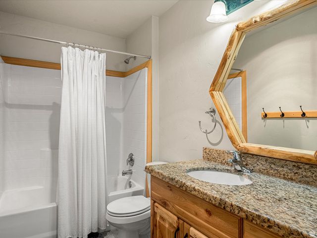 2372 S HIDAWAY CIR, Garden City, UT 84028