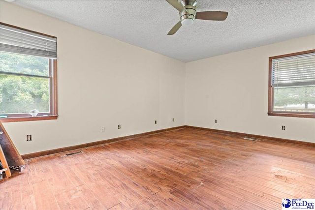 1403 Pheasant Rd, Effingham, SC 29541