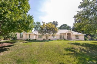 1616 10th Fairway Drive, Belleville, IL 62220