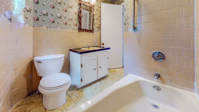 21 Grover St, Walpole, MA 02081