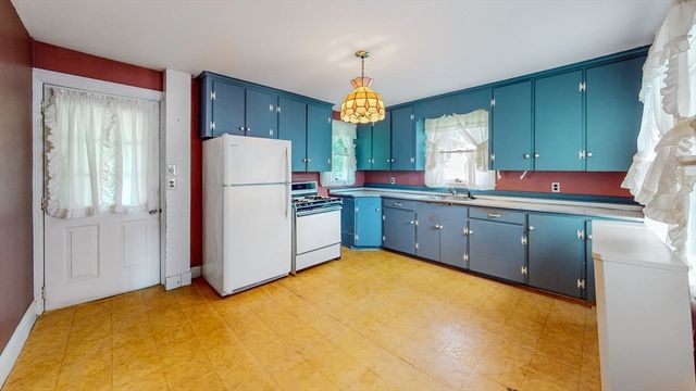 21 Grover St, Walpole, MA 02081