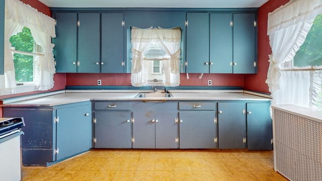 21 Grover St, Walpole, MA 02081