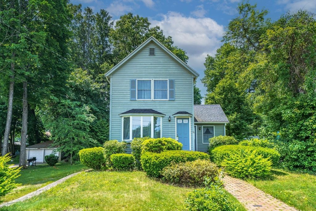21 Grover St, Walpole, MA 02081