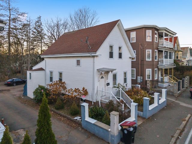 56 N Warren Ave, Brockton, MA 02301