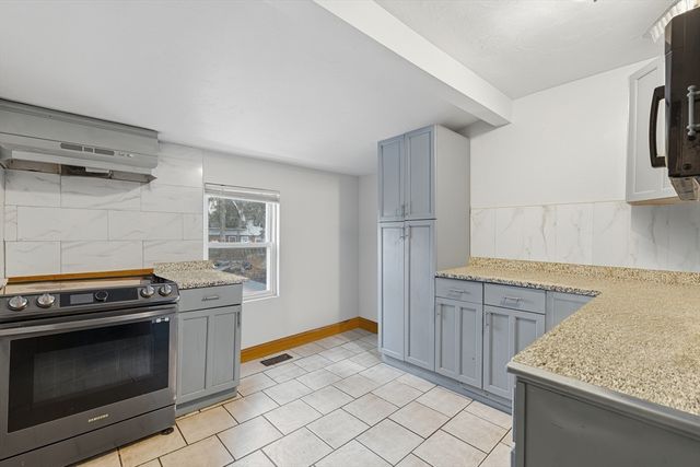 56 N Warren Ave, Brockton, MA 02301