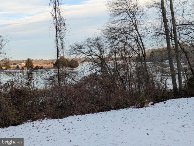 700 NE LAKE SHORE DR, Millville, NJ 08332