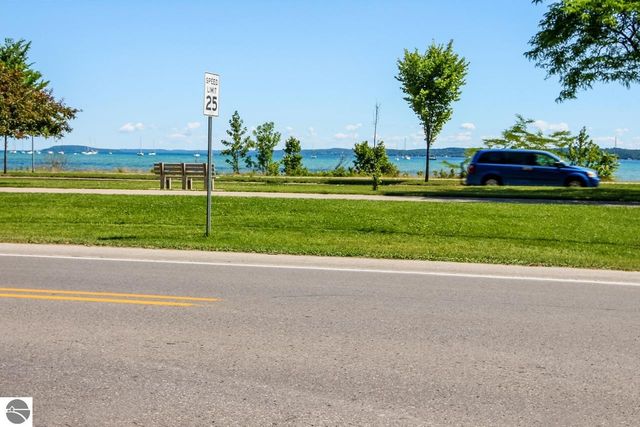 1133 Bay Street, Traverse City, MI 49684