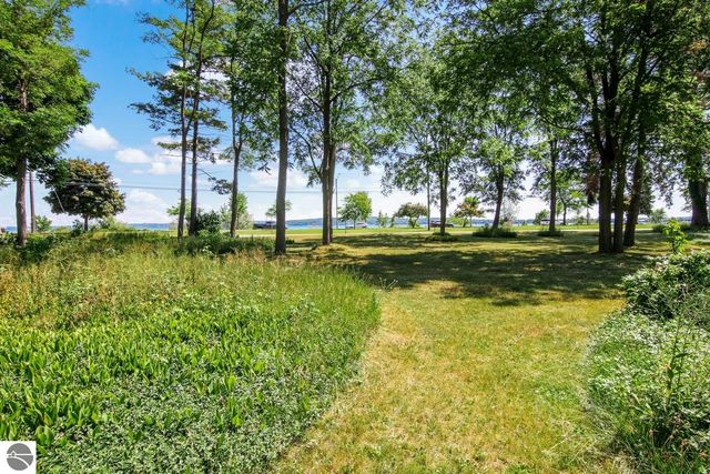 1133 Bay Street, Traverse City, MI 49684