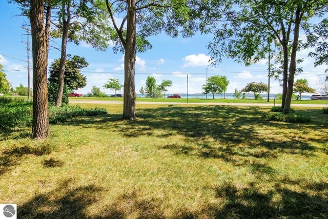 1133 Bay Street, Traverse City, MI 49684