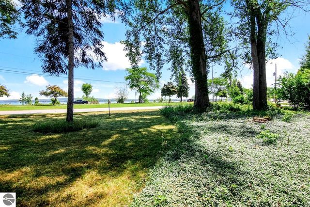 1133 Bay Street, Traverse City, MI 49684