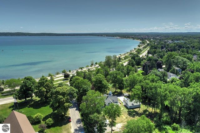 1133 Bay Street, Traverse City, MI 49684