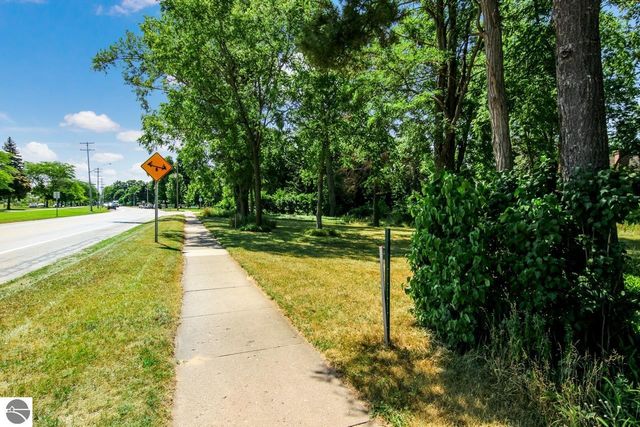 1133 Bay Street, Traverse City, MI 49684