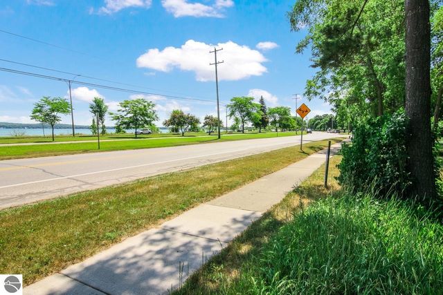 1133 Bay Street, Traverse City, MI 49684