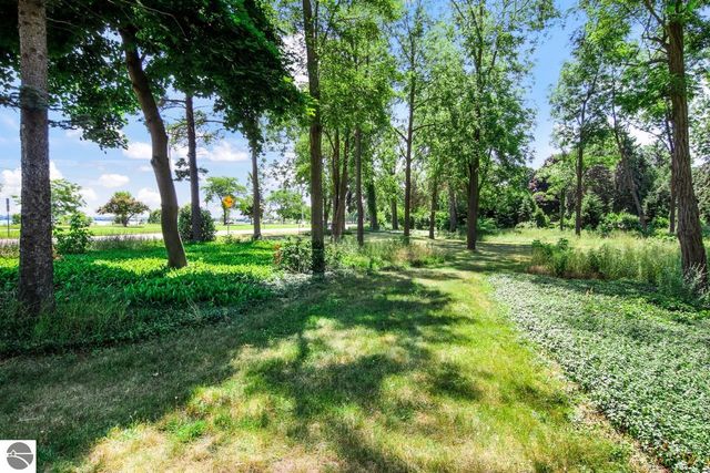 1133 Bay Street, Traverse City, MI 49684