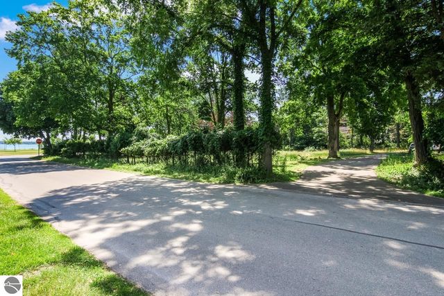 1133 Bay Street, Traverse City, MI 49684