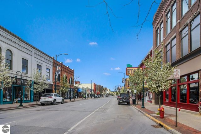 1133 Bay Street, Traverse City, MI 49684