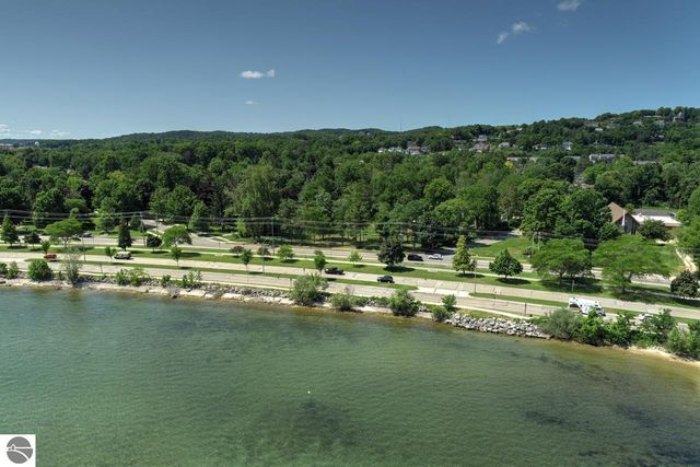 1133 Bay Street, Traverse City, MI 49684