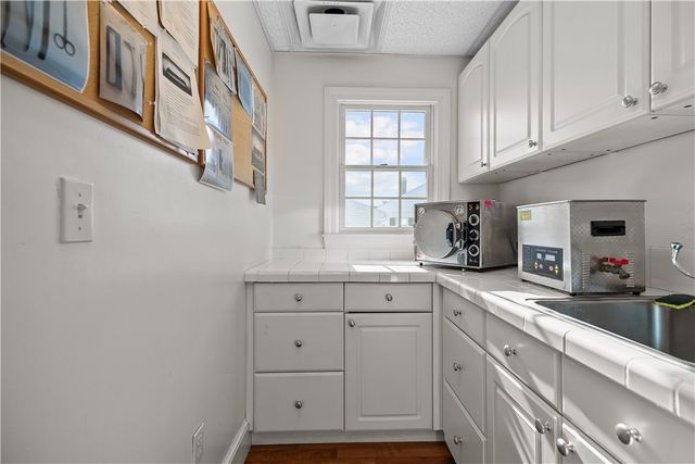 74 Valley Road, Middletown, RI 02842