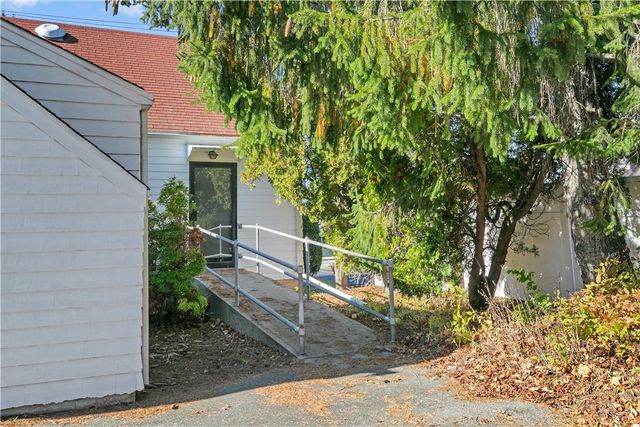 74 Valley Road, Middletown, RI 02842