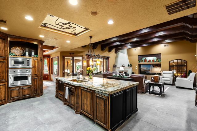 10040 Los Cansados Road NW, Albuquerque, NM 87114