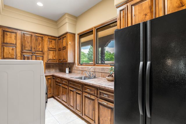 10040 Los Cansados Road NW, Albuquerque, NM 87114