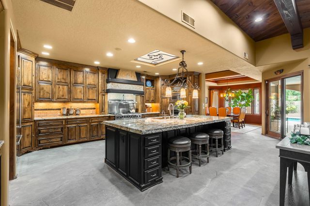 10040 Los Cansados Road NW, Albuquerque, NM 87114