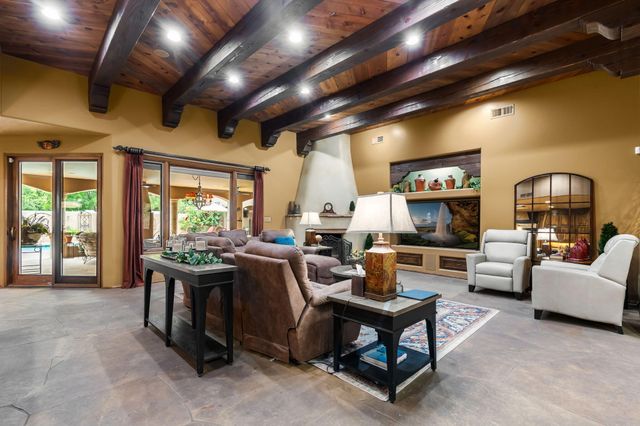 10040 Los Cansados Road NW, Albuquerque, NM 87114