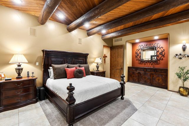 10040 Los Cansados Road NW, Albuquerque, NM 87114