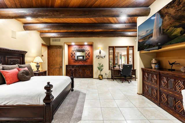 10040 Los Cansados Road NW, Albuquerque, NM 87114