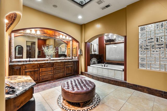 10040 Los Cansados Road NW, Albuquerque, NM 87114