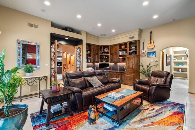 10040 Los Cansados Road NW, Albuquerque, NM 87114