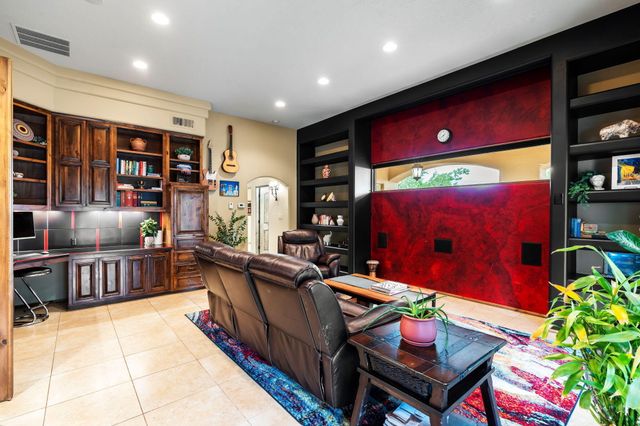 10040 Los Cansados Road NW, Albuquerque, NM 87114