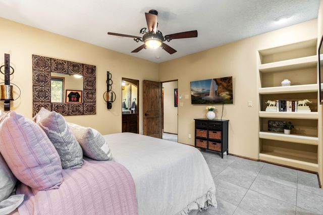 10040 Los Cansados Road NW, Albuquerque, NM 87114