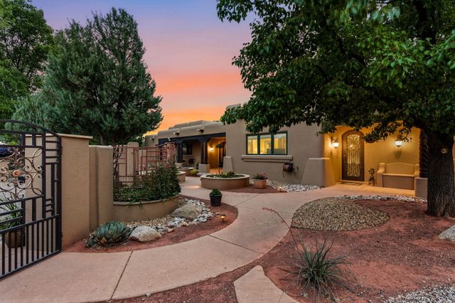 10040 Los Cansados Road NW, Albuquerque, NM 87114