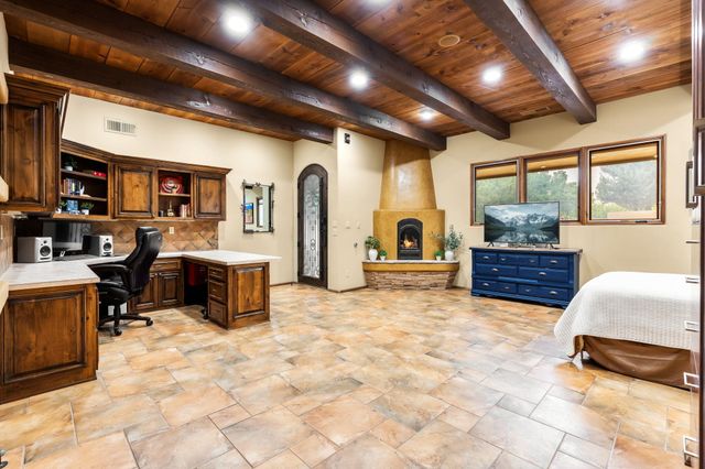 10040 Los Cansados Road NW, Albuquerque, NM 87114