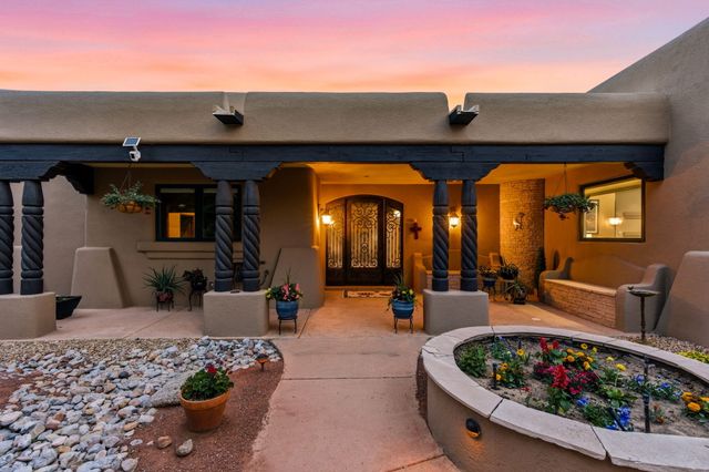 10040 Los Cansados Road NW, Albuquerque, NM 87114