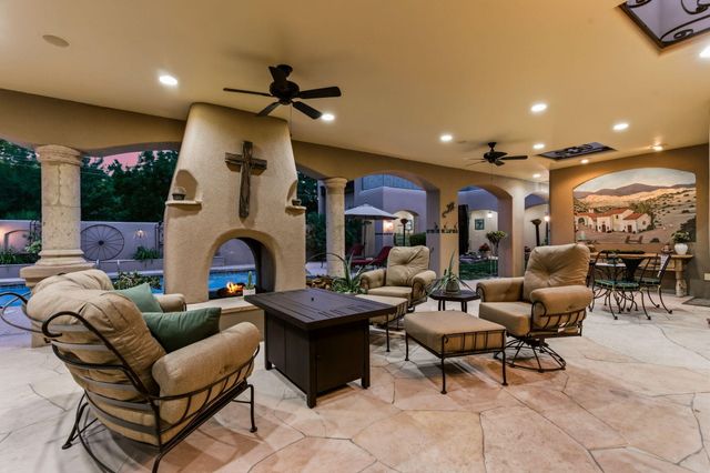10040 Los Cansados Road NW, Albuquerque, NM 87114