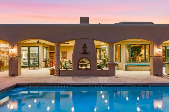 10040 Los Cansados Road NW, Albuquerque, NM 87114