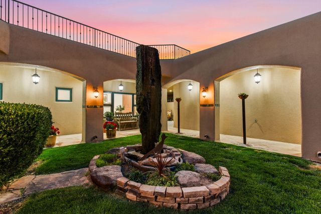 10040 Los Cansados Road NW, Albuquerque, NM 87114