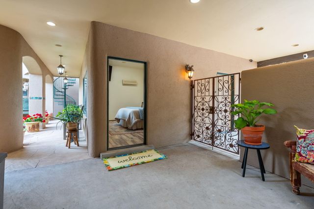 10040 Los Cansados Road NW, Albuquerque, NM 87114