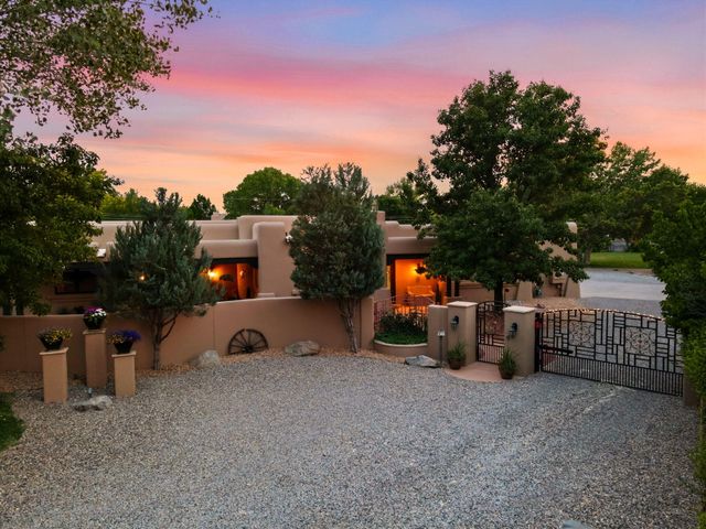 10040 Los Cansados Road NW, Albuquerque, NM 87114