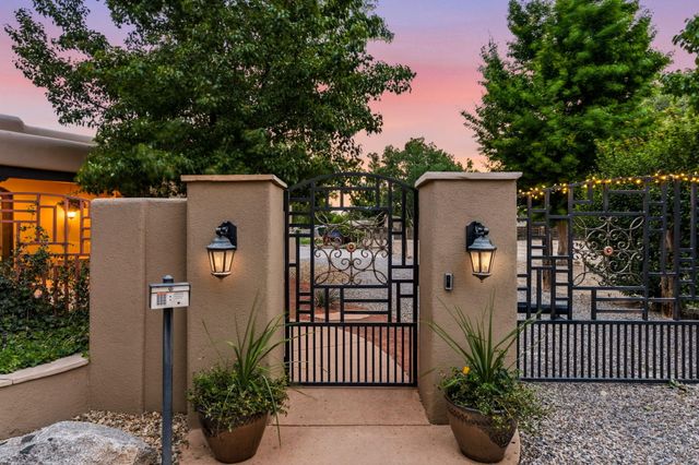 10040 Los Cansados Road NW, Albuquerque, NM 87114