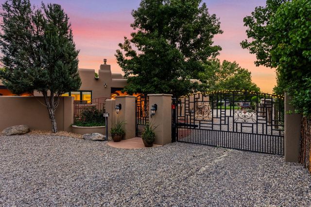 10040 Los Cansados Road NW, Albuquerque, NM 87114