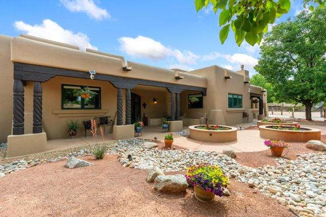 10040 Los Cansados Road NW, Albuquerque, NM 87114