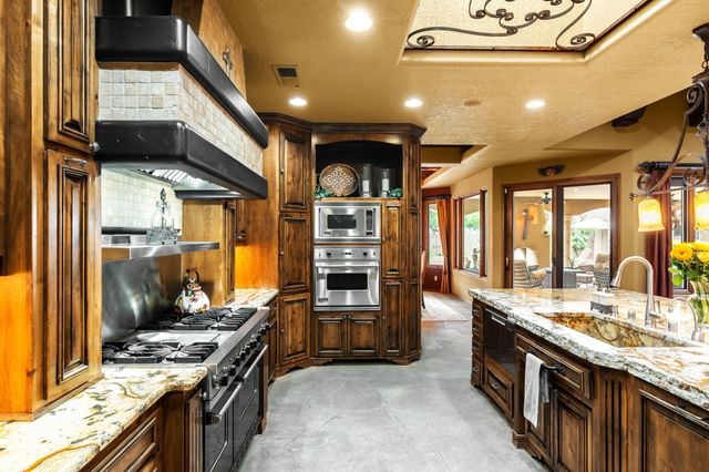 10040 Los Cansados Road NW, Albuquerque, NM 87114