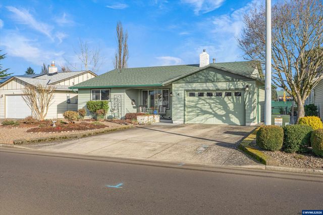 2093 W Hayes St, Woodburn, OR 97071