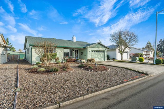 2093 W Hayes St, Woodburn, OR 97071