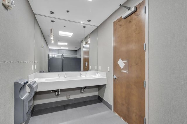 175 SW 7th St 1212, Miami, FL 33130